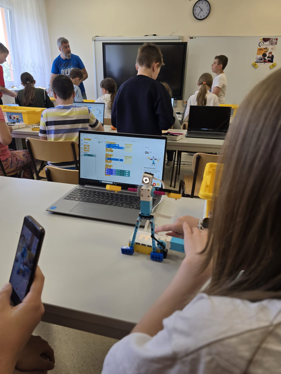Warsztaty programistyczne w naszej szkole – odkrywamy cyfrowy świat! Warsztaty programistyczne w naszej szkole – odkrywamy cyfrowy świat!