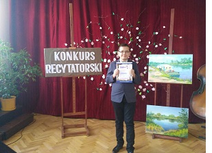 Pierwsze miejsce Adriana w konkursie recytatorskim