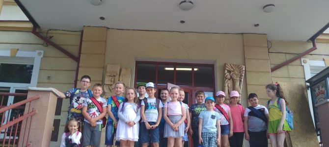 Wyjazd młodszych uczniów do teatru