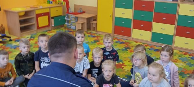 Spotkanie z policjantem w Przedszkolu