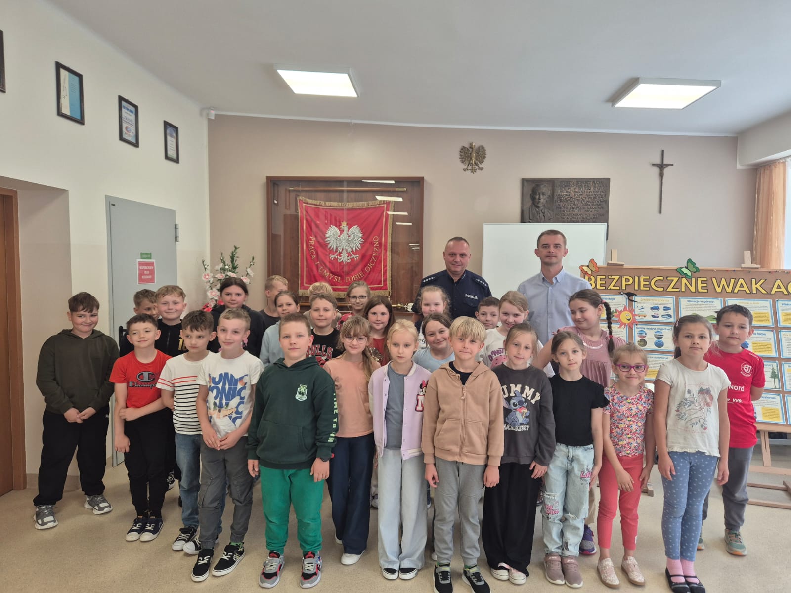 Bezpieczne Wakacje 2026: Spotkanie z Policją w Naszej Szkole! Bezpieczne Wakacje 2026: Spotkanie z Policją w Naszej Szkole!